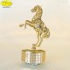 CAVALLO RAMPANTE SU BASE GIREVOLE MUSICALE GOLD - Cm. 12 x 8 - Elementi SWAROVSKI